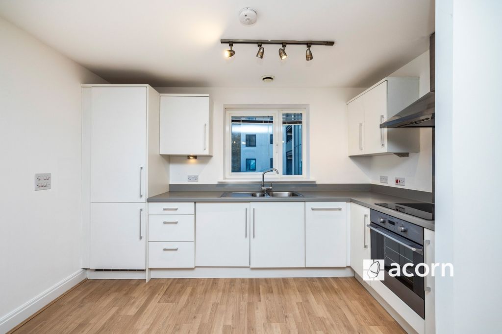 Property photo 2 of 9 Kitchen