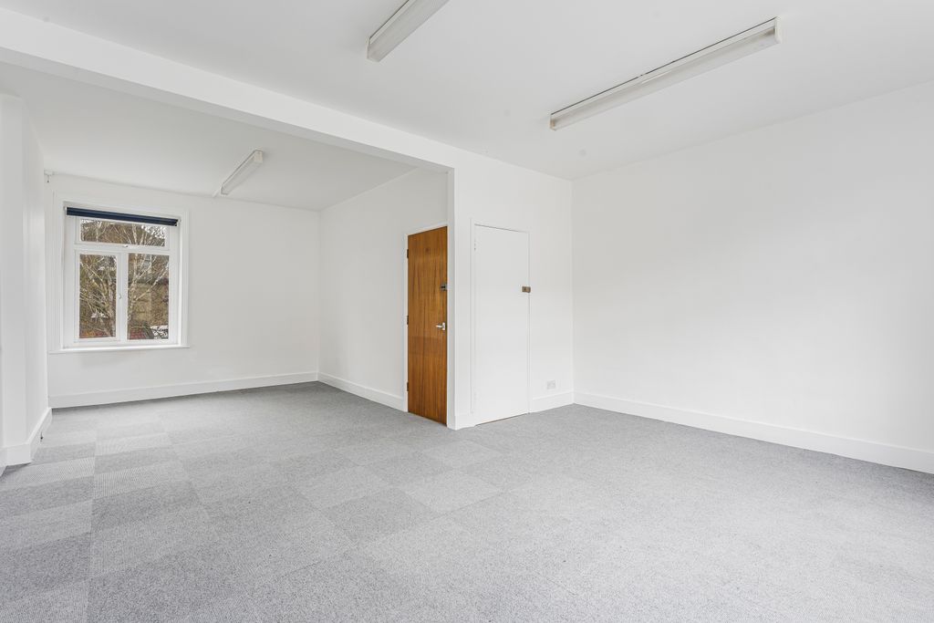 Property photo 2 of 31