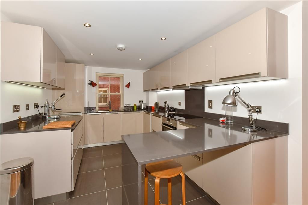Property photo 3 of 19 Kitchen