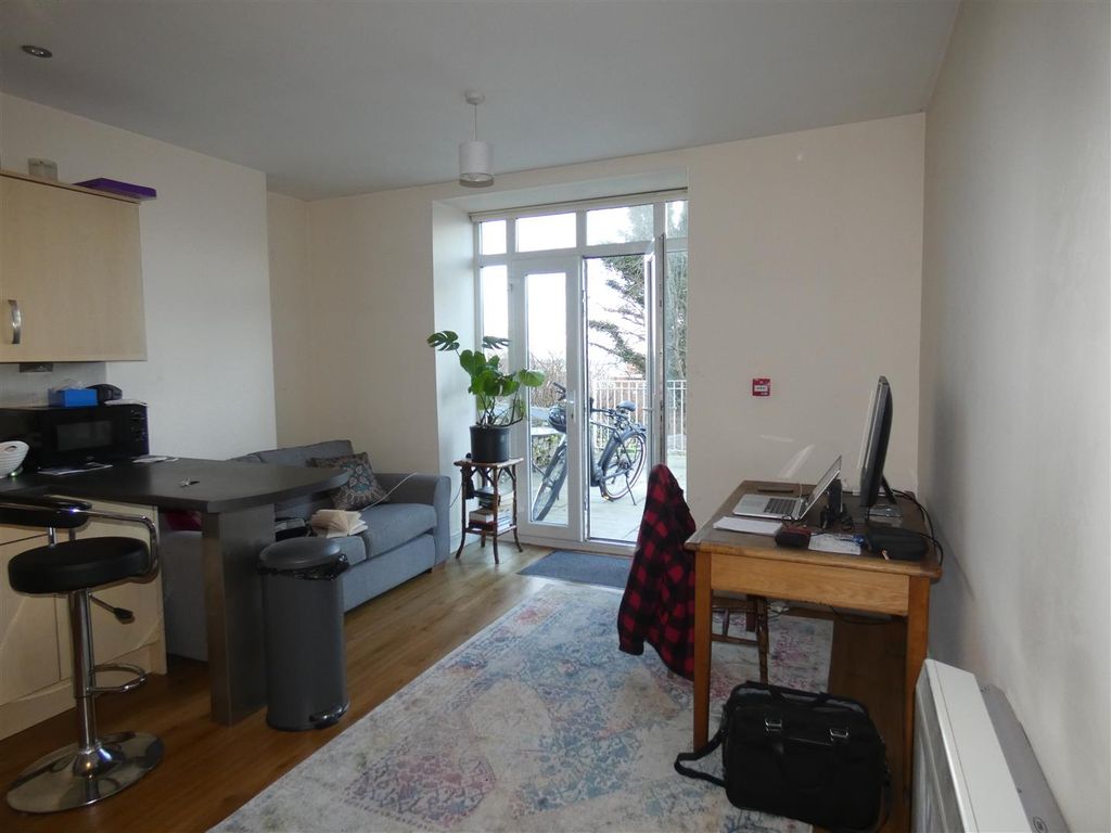 Property photo 2 of 7 F2, 9 Mona Tce  (6).Jpg