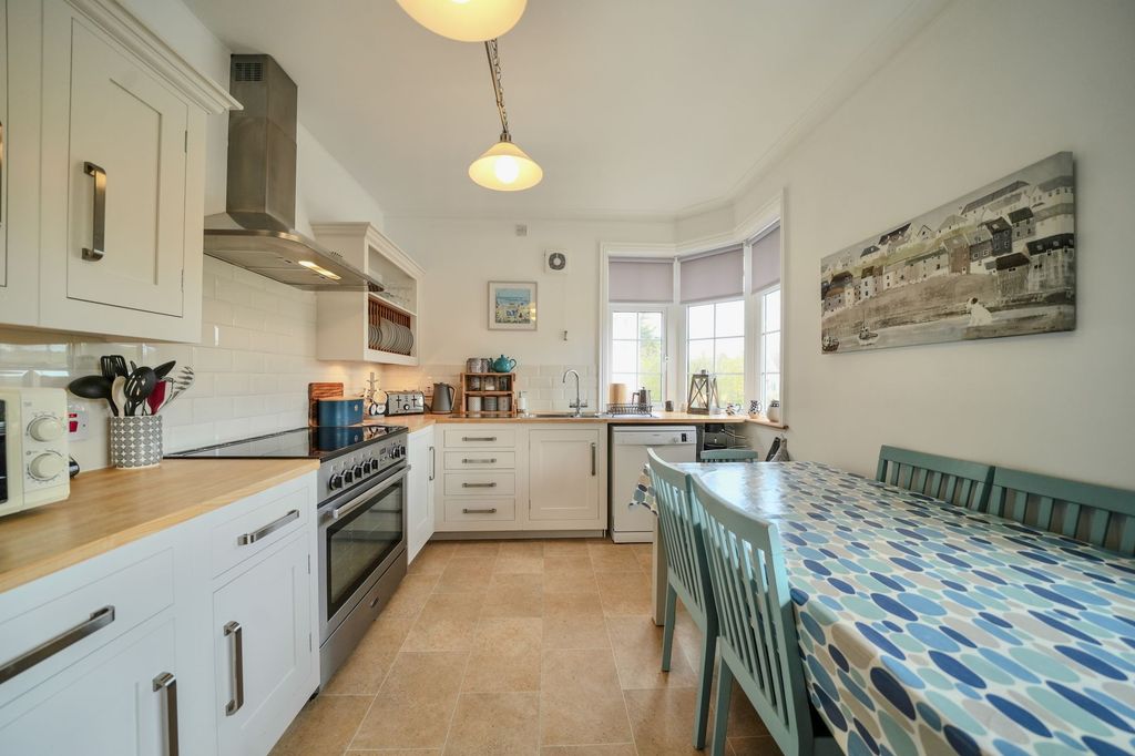 Additional image 6 of 3 bed flat for saleCliff Avenue, Leylands NR27