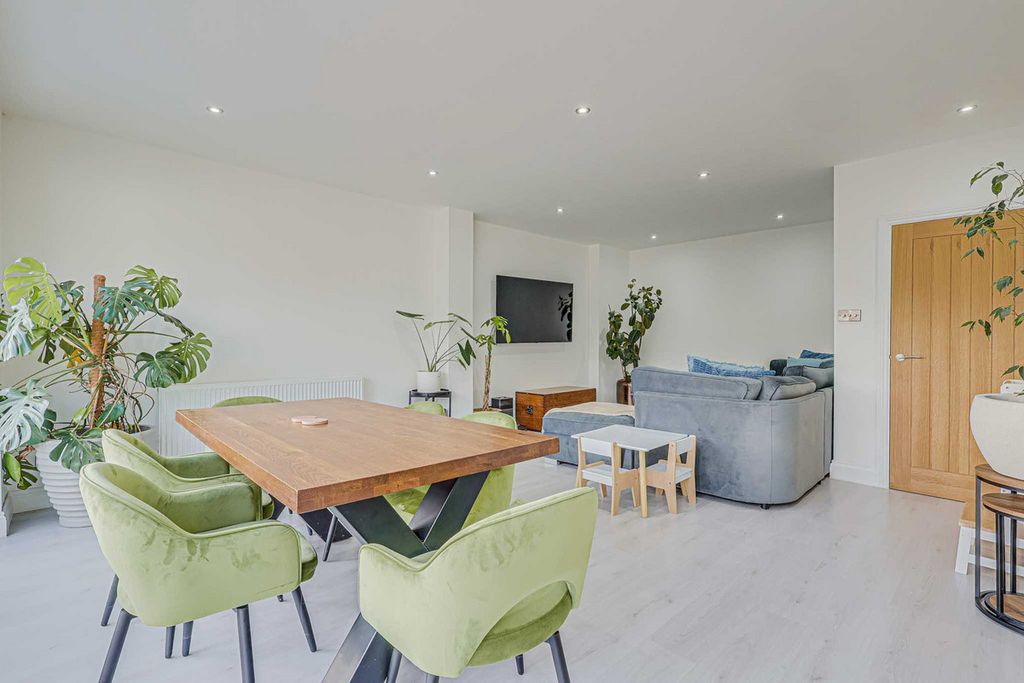 Additional image 15 of 4 bed detached house for saleThundersley Park Road, Benfleet SS7