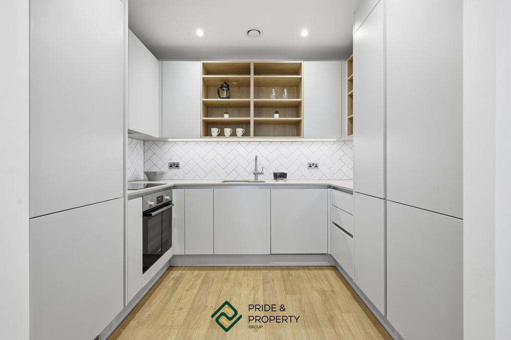 Property photo 2 of 21 Kitchen