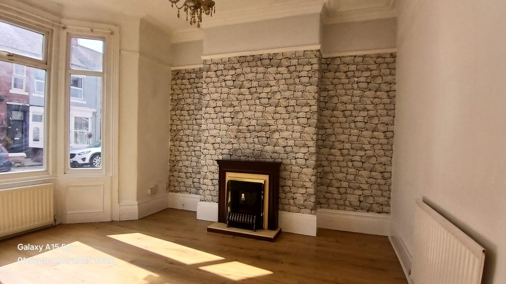 Property photo 2 of 8 56 Carlton Street (12)
