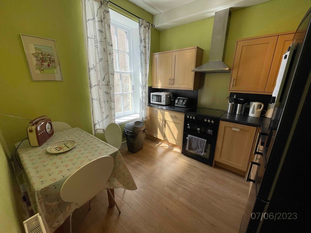 Property photo 3 of 10 Kitchen (2)
