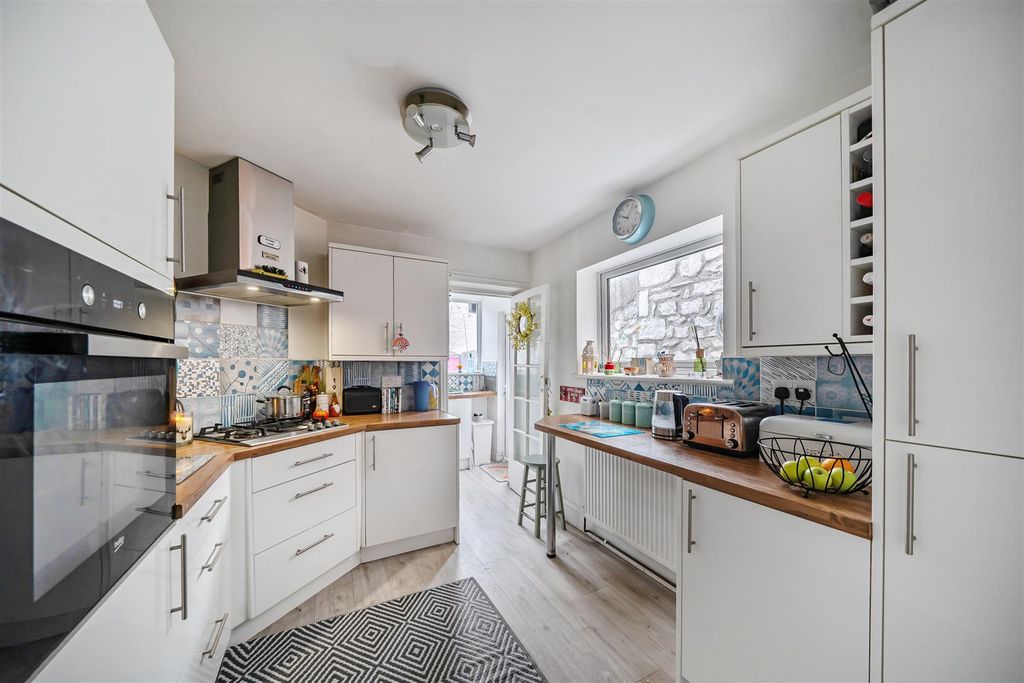 Property photo 3 of 23 1374172-17-69034E1F5Bee2.Jpg