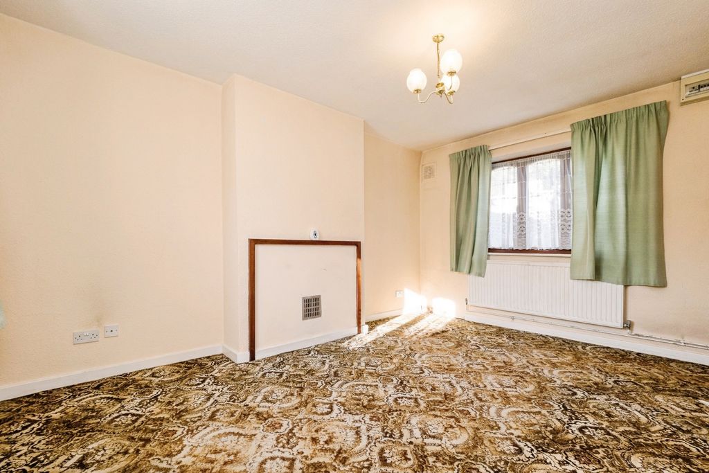 Property photo 3 of 17 Photo