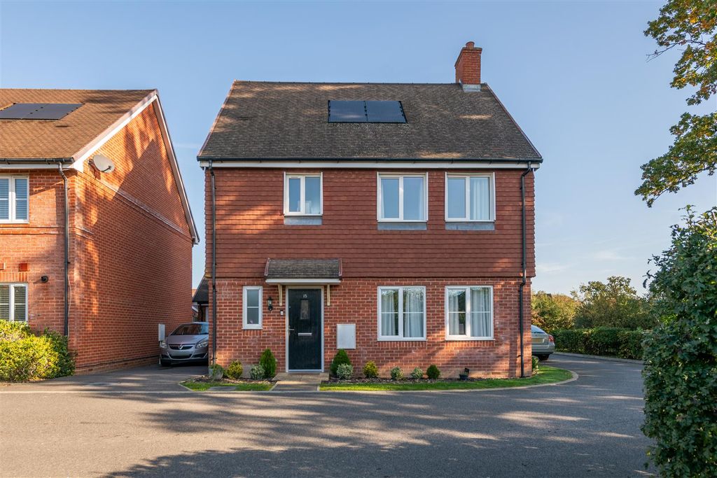 Property photo 1 of 16 15 Tanner Crescent Externals-13.Jpg