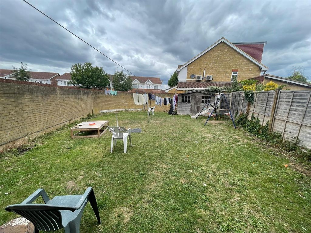 Property photo 1 of 12 5 Bedroom House In Hayes