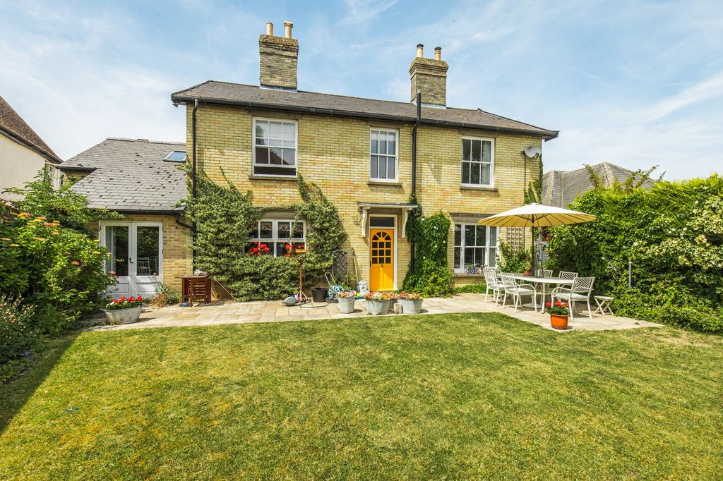 Property photo 2 of 30