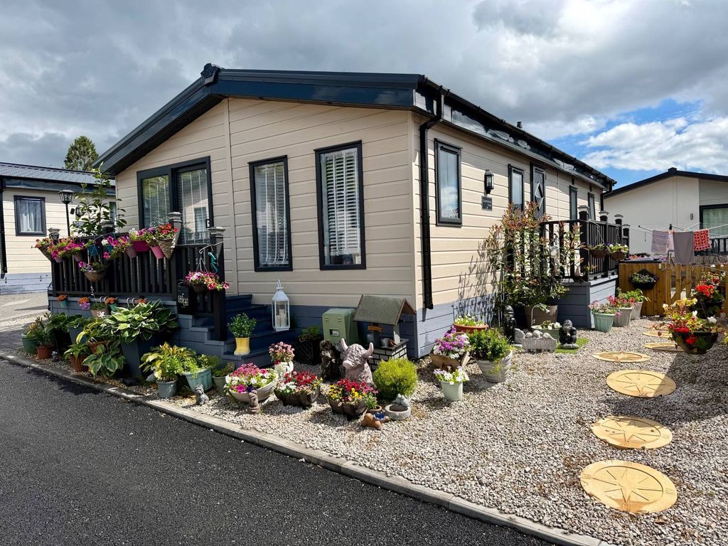 Property photo 1 of 32