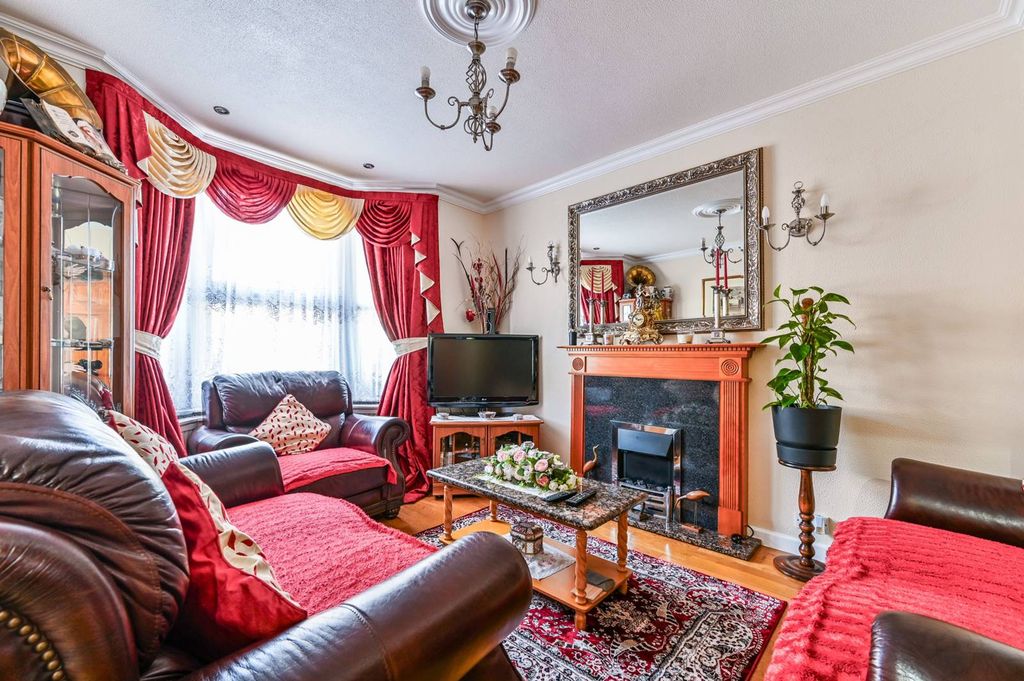 Property photo 2 of 17