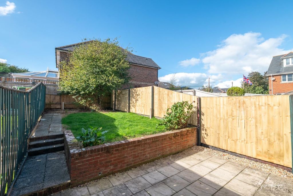 Property photo 2 of 23 Garden