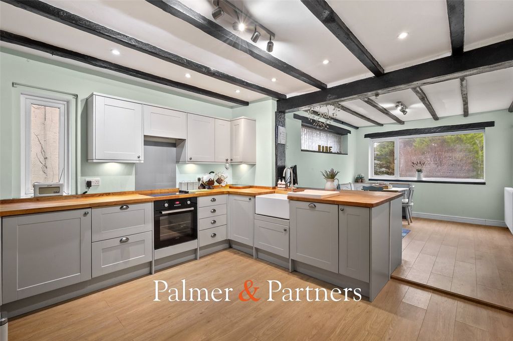 Property photo 2 of 23 Picture No. 28