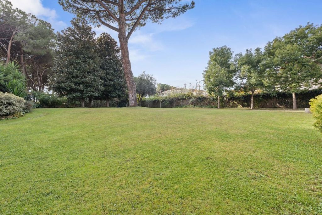 Property photo 2 of 27