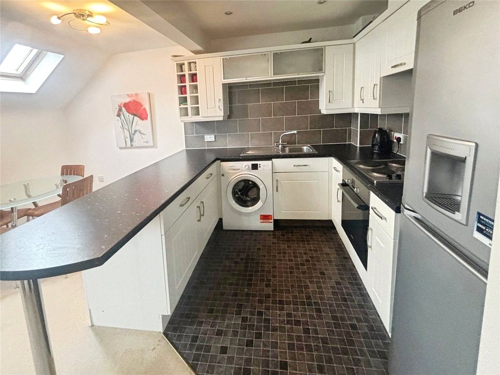 Property photo 2 of 10 Kitchen