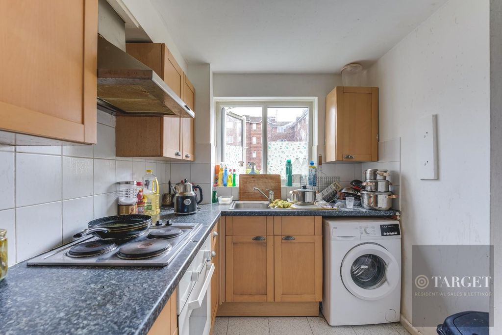 Property photo 3 of 9 Linnet Close Wm-3.Jpg