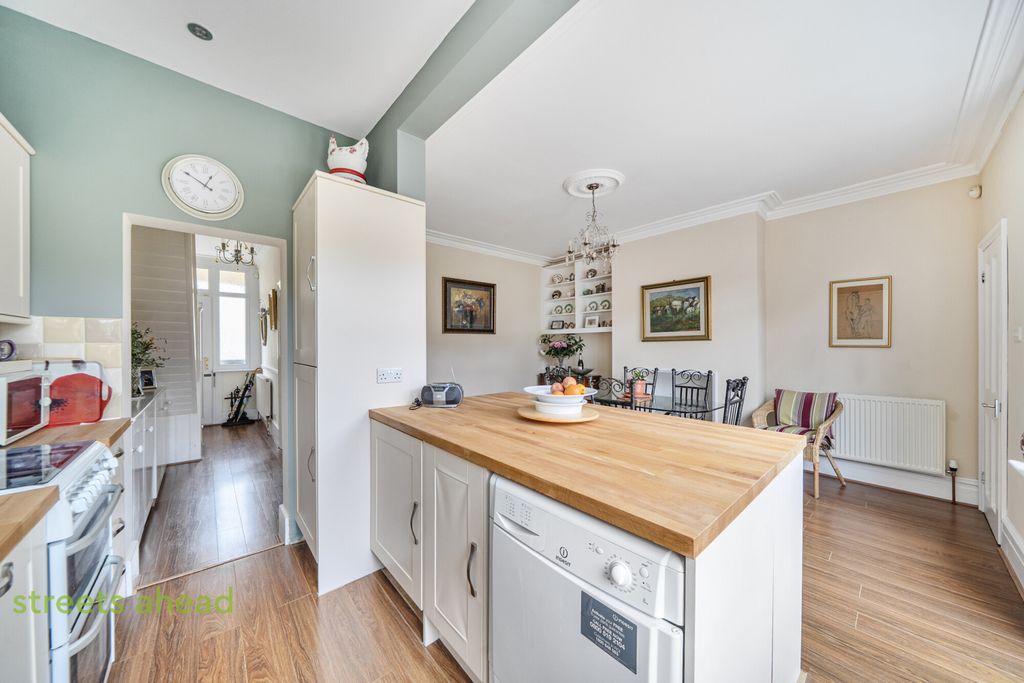 Property photo 3 of 14 82834d3E-56A4-4cd...