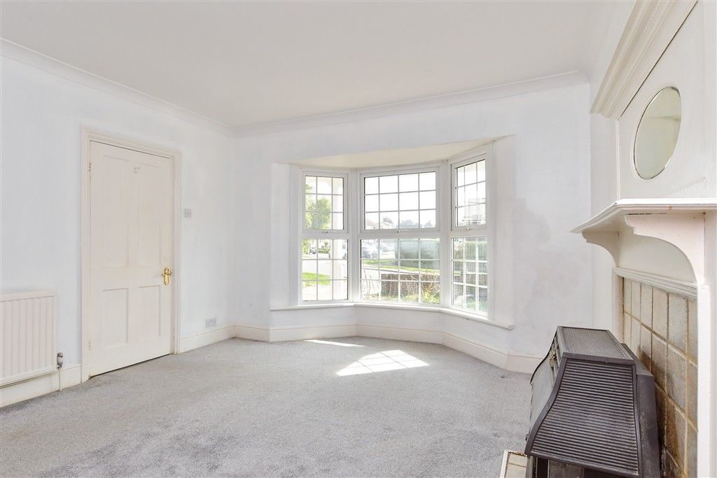 Property photo 3 of 14 Lounge