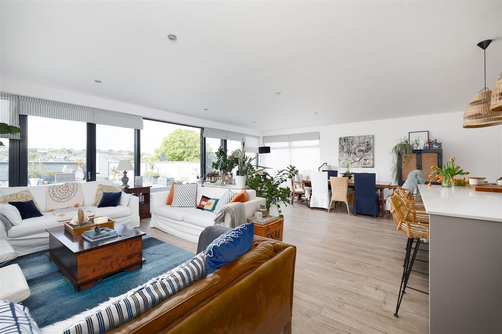 Property photo 2 of 26 Open Plan Living