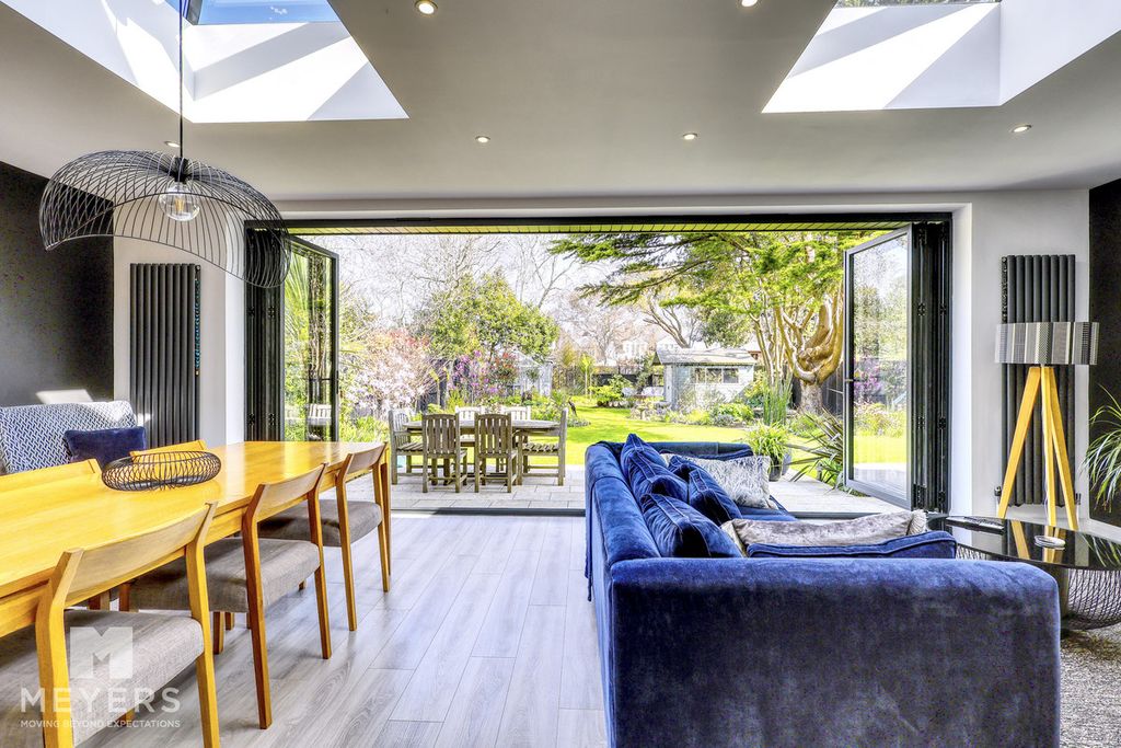 Property photo 2 of 36