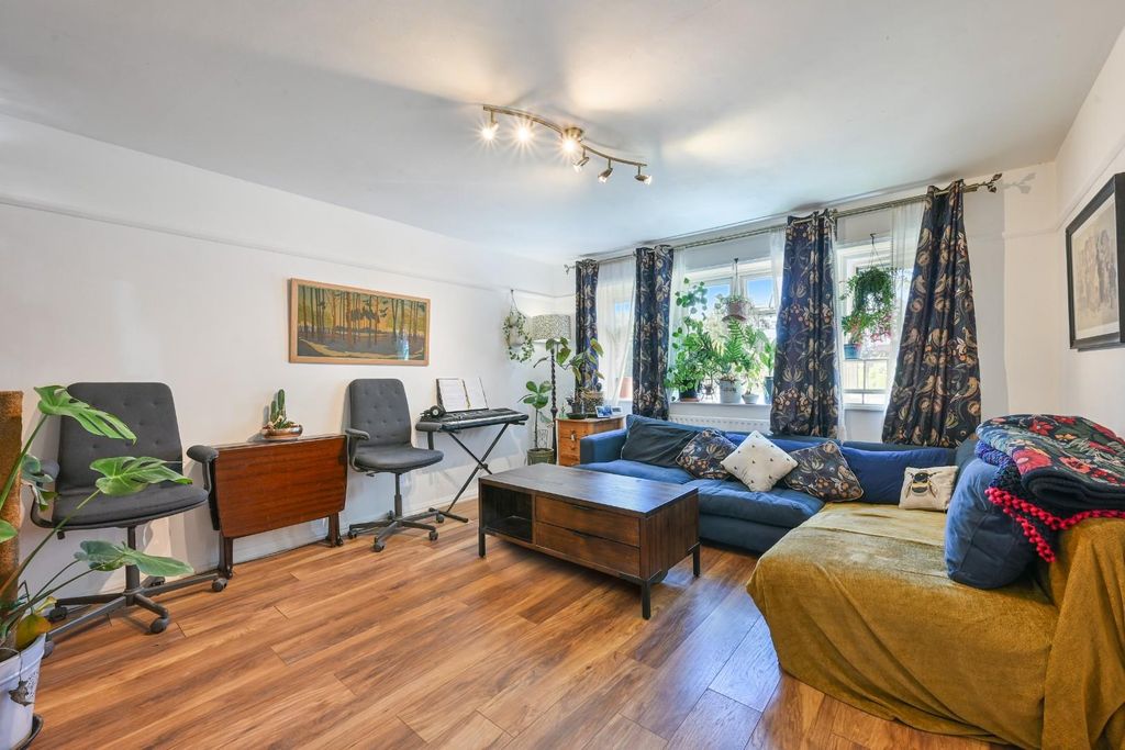 Property photo 3 of 14 Burnet Grove
