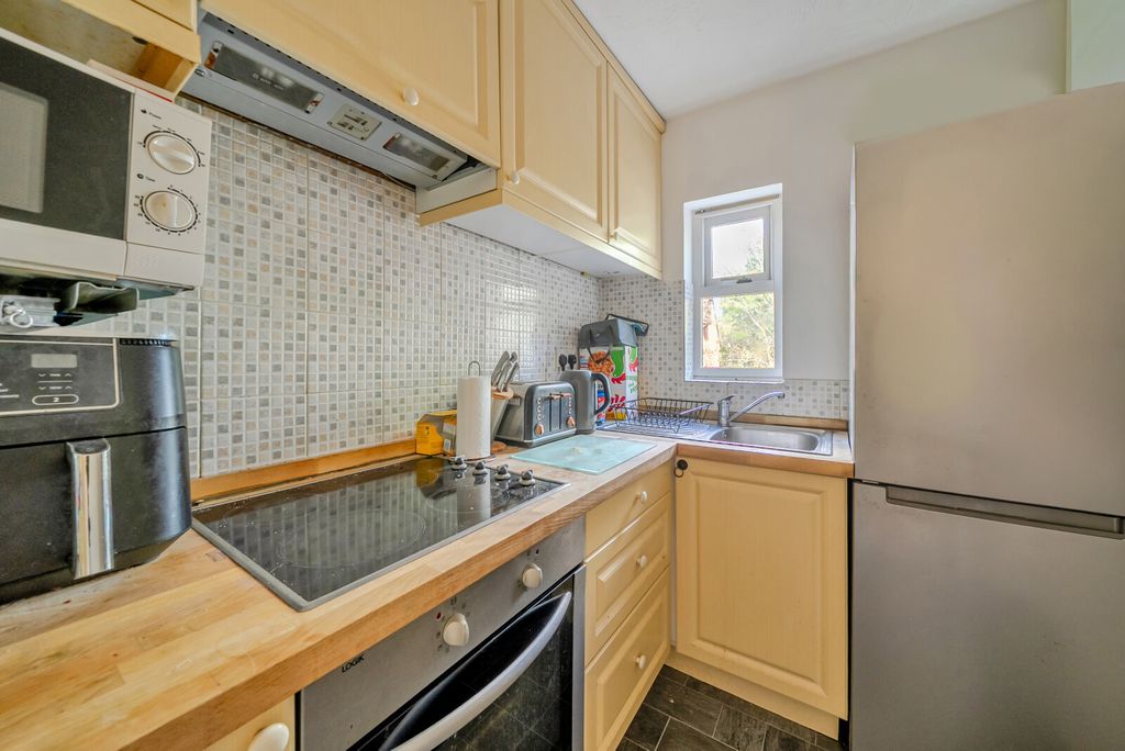 Property photo 2 of 10 1-69E20B735Bede-1...