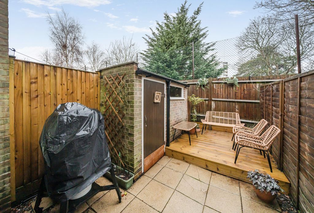 Property photo 3 of 8 1400330-6-69690De...