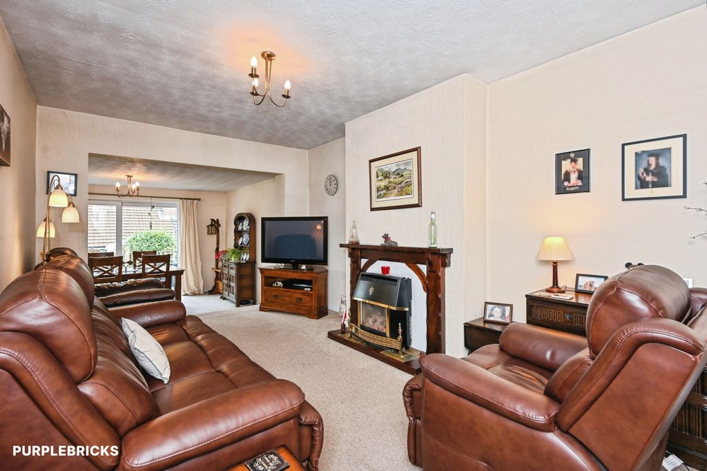 Property photo 2 of 25