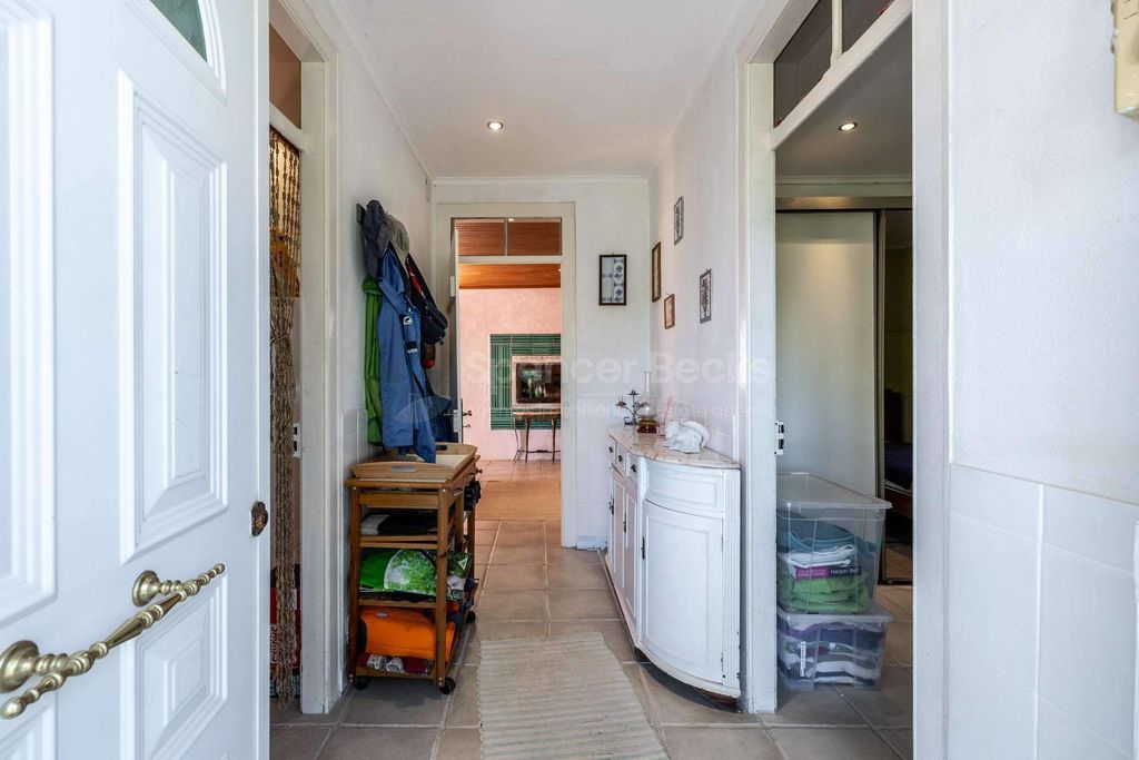 Property photo 2 of 40