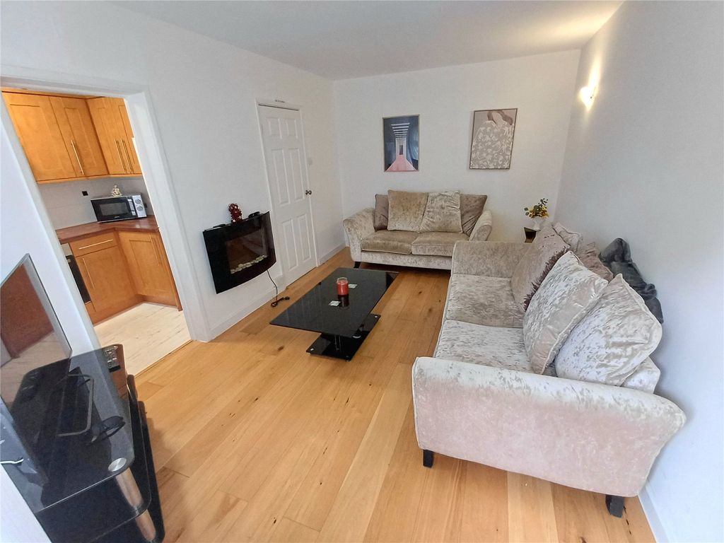 Property photo 3 of 8 Picture No. 02