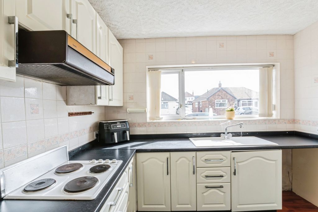 Property photo 3 of 26 Pbox-Img.Jpg