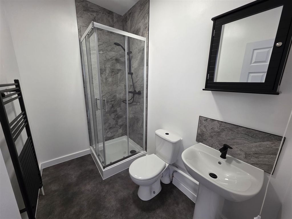 Property photo 3 of 8 1000032948.Jpg