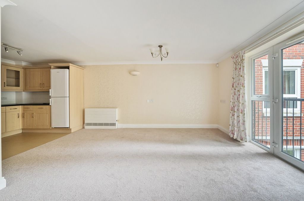 Property photo 2 of 10 1315700-6-685d37d...