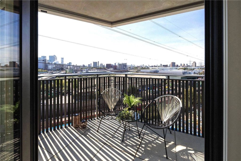 Property photo 3 of 11 Terrace