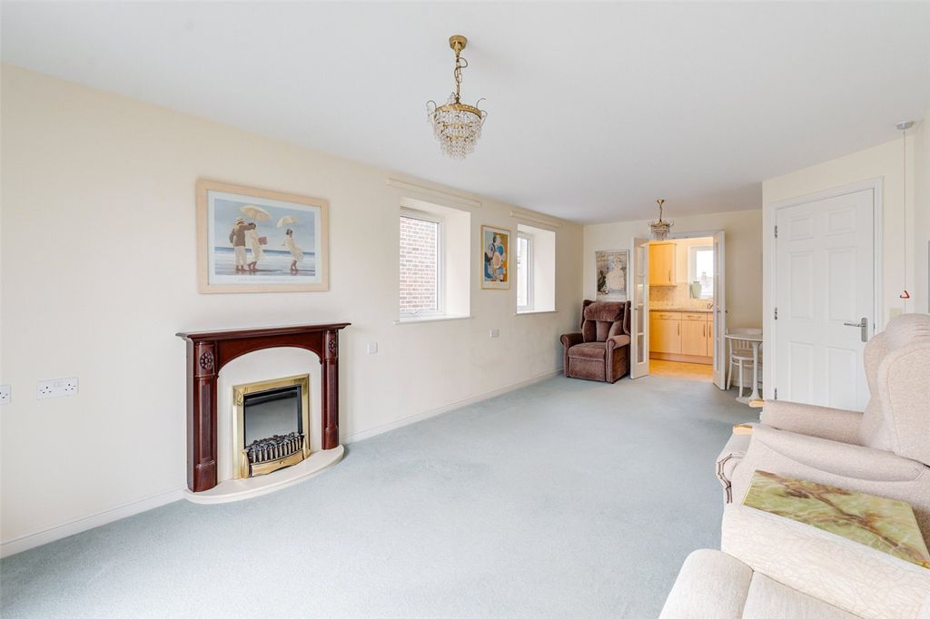 Property photo 2 of 15 Picture No. 11
