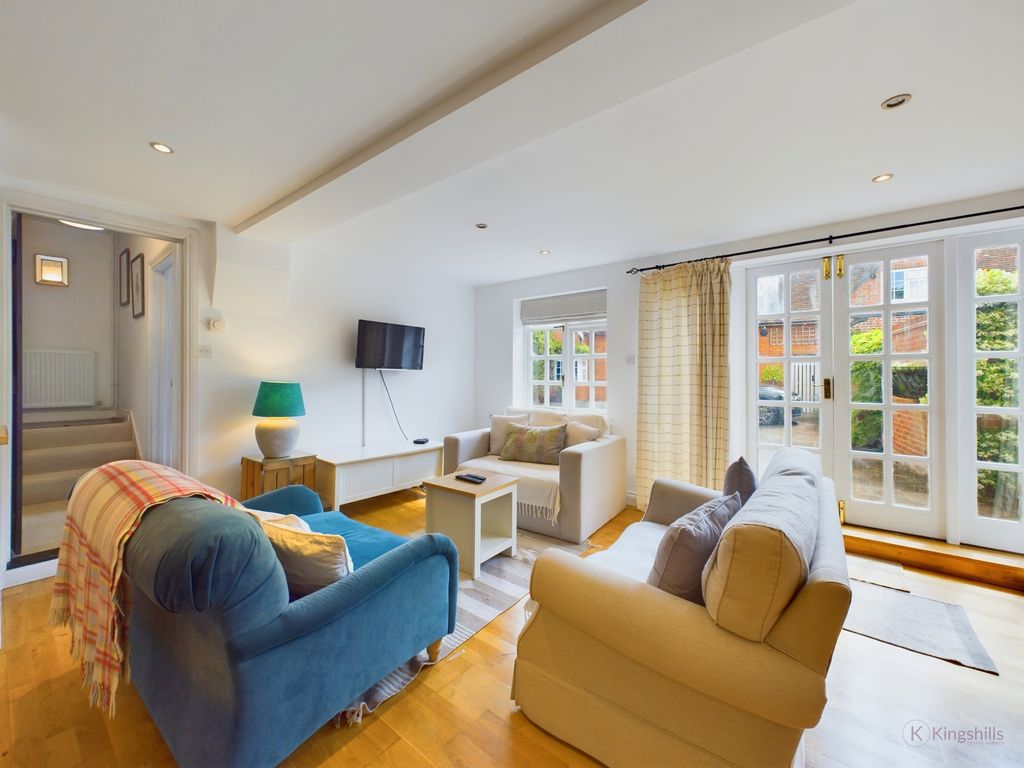 Property photo 3 of 13 Cam02119G0-Pr0212-Still016