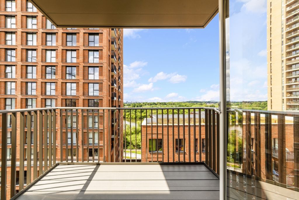 Property photo 2 of 8 External