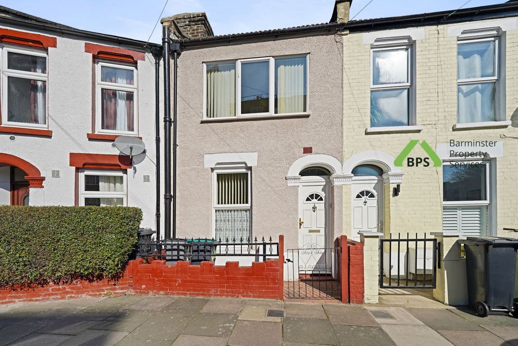 Property photo 1 of 11 Reform Row N17