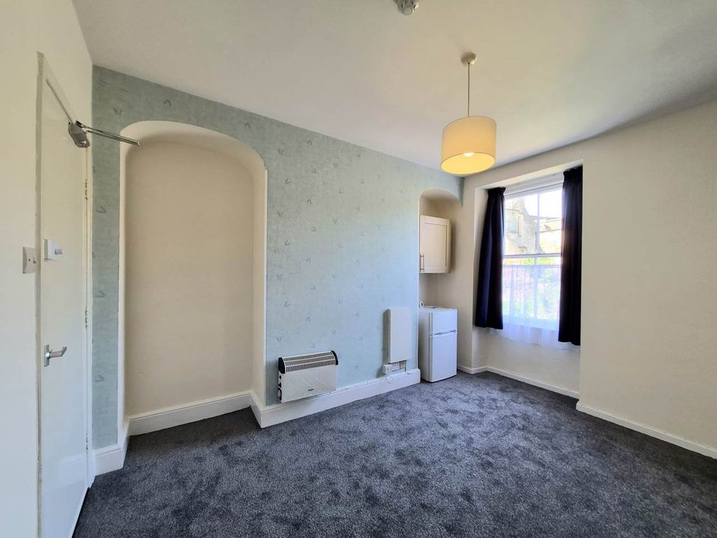 Property photo 3 of 7 Studio