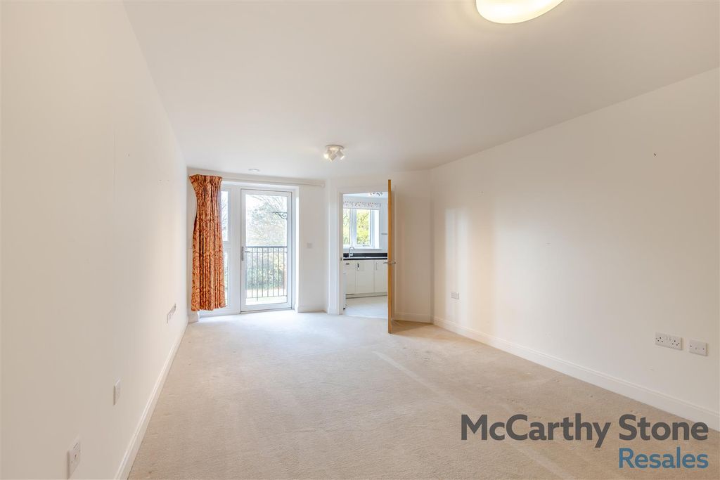 Property photo 2 of 23 8668998-Interior07.Jpg