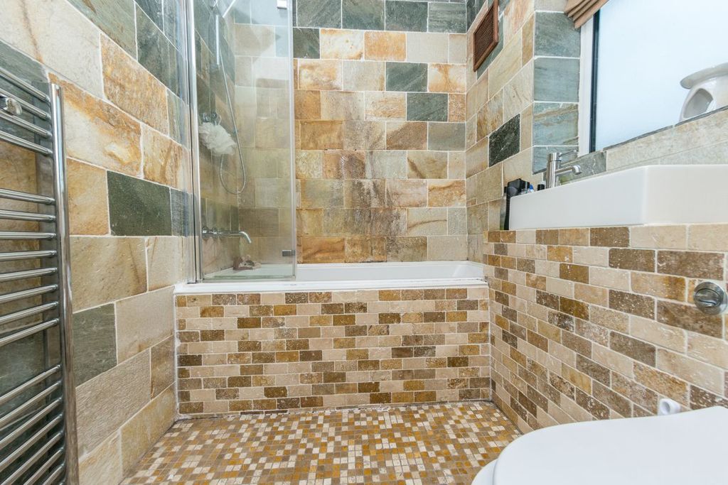 Property photo 3 of 25