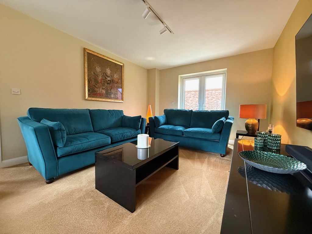 Property photo 3 of 36 Lounge