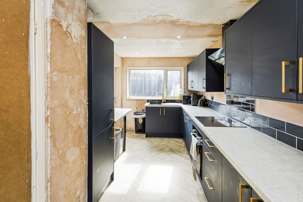 Property photo 3 of 15 Pbox-Img.Jpg