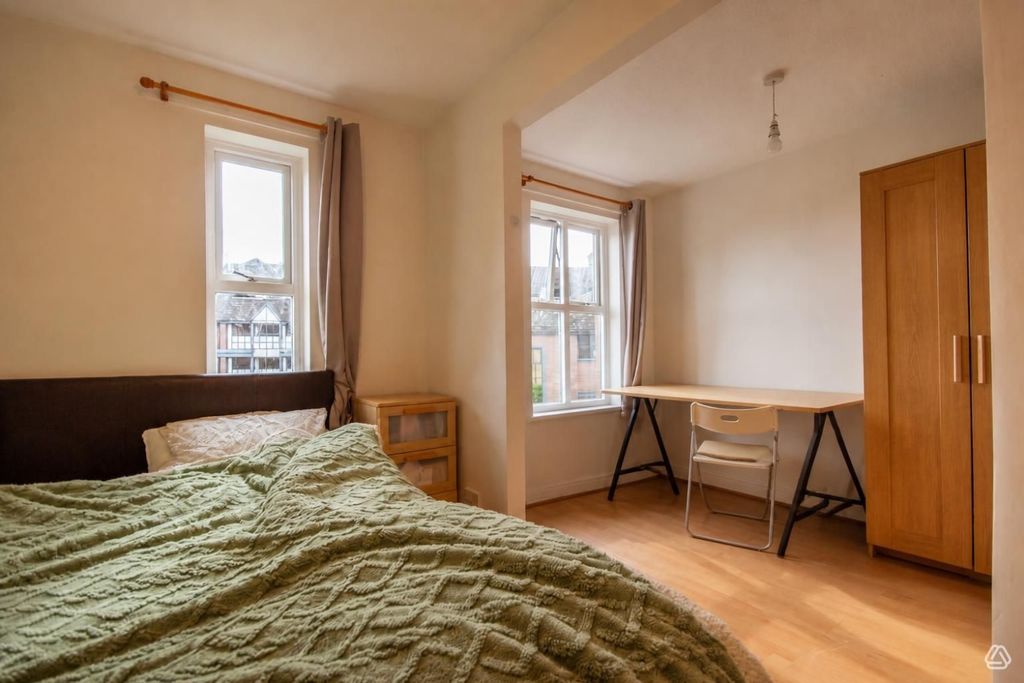 Property photo 3 of 9 Chaton Image (3)