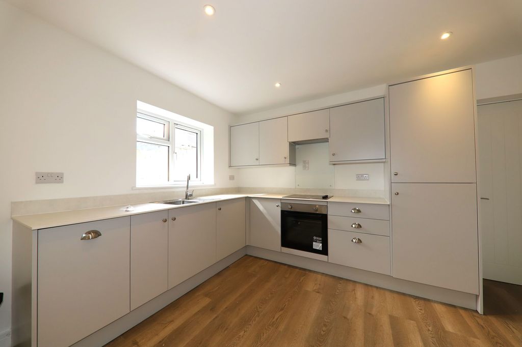 Property photo 2 of 12 Kitchen B (E)