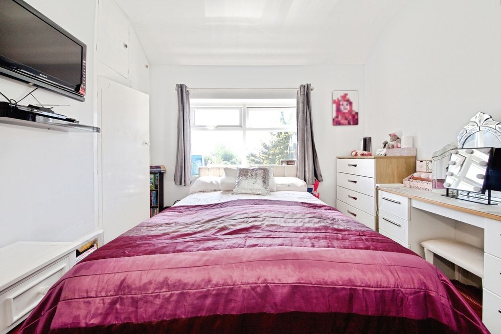 Property photo 2 of 17 Photo