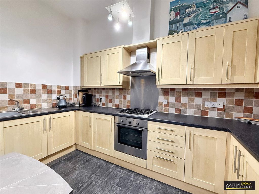 Property photo 3 of 14