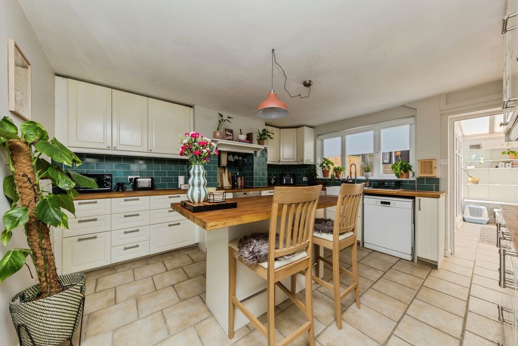 Property photo 3 of 18 Pbox-Img.Jpg