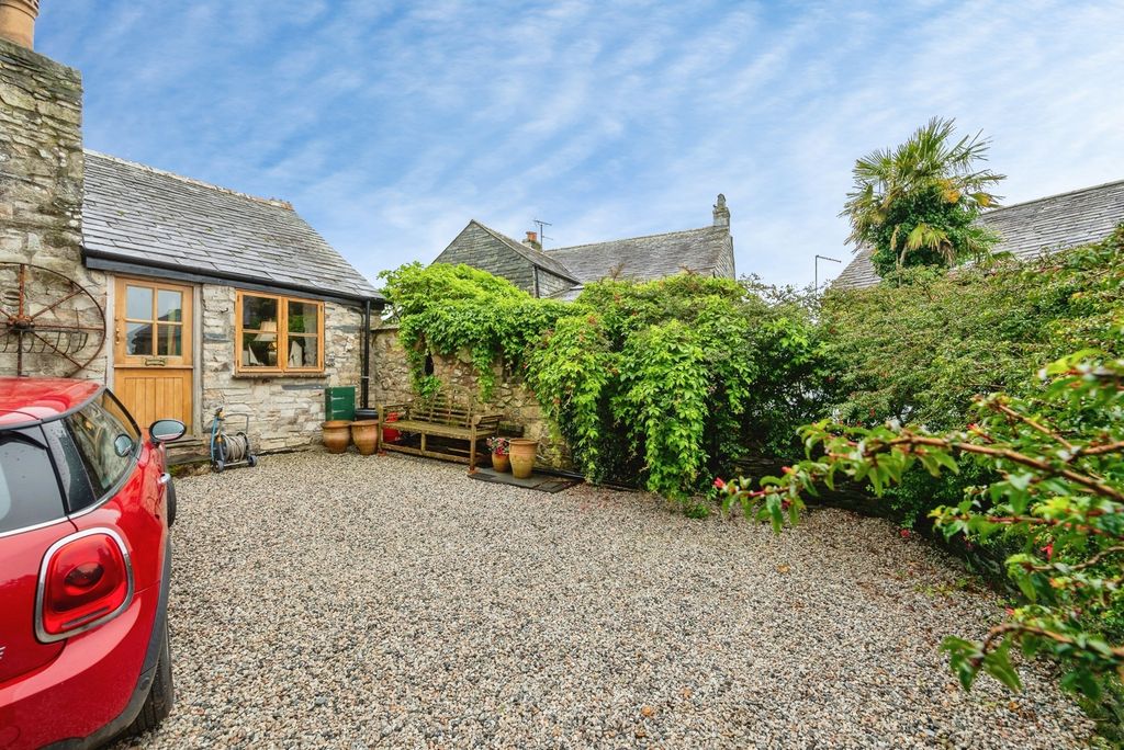 Property photo 1 of 18 Pbox-Img.Jpg